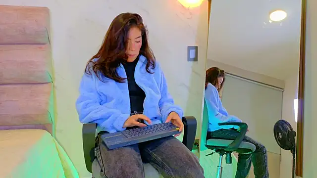 Mia Cullen online show from January 8, 2026, 11:01 am