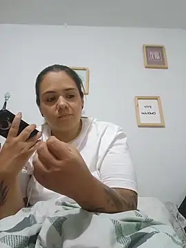 LoreinnFox online show from May 17, 2026, 8:27 pm