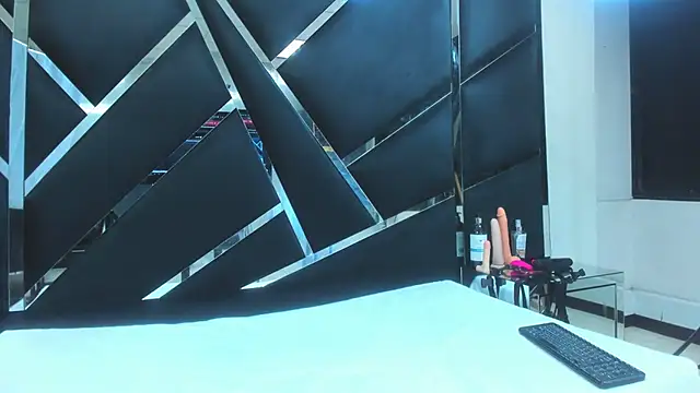 Alyssa Noah online show from April 15, 2026, 3:02 am