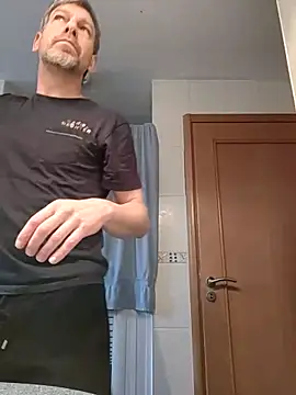 lorisaux online show from February 18, 2026, 7:37 am