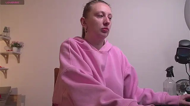 Snapshot of Helga_vibe chatting on June 24, 2026, 1:21 pm Helga vibe online show from June 24, 2026, 1:21 pm
