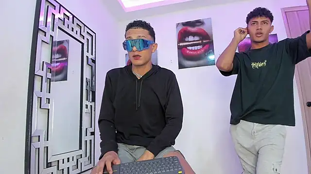 Snapshot of COUPLES_BOYS chatting on November 29, 2025, 7:22 am COUPLES BOYS online show from November 29, 2025, 7:22 am