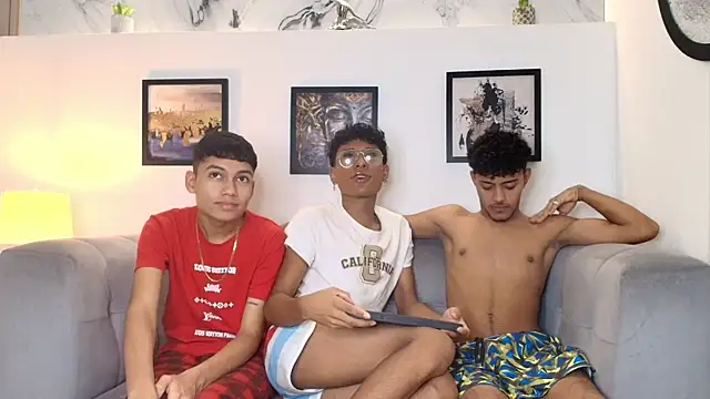 Snapshot of COUPLES_BOYS chatting on February 25, 2026, 1:26 am COUPLES BOYS online show from February 25, 2026, 1:26 am