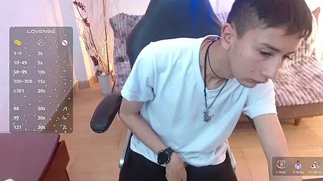 Snapshot of AngelRonson_ chatting on November 28, 2025, 4:48 am AngelRonson online show from November 28, 2025, 4:48 am