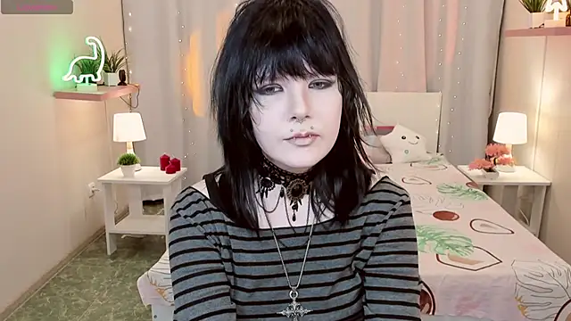 Snapshot of RamonaKlein chatting on December 1, 2025, 6:29 am RamonaKlein online show from December 1, 2025, 6:29 am