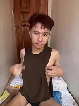 Snapshot of asiantwink0000 chatting on February 3, 2026, 1:37 am asiantwink0000 online show from February 3, 2026, 1:37 am