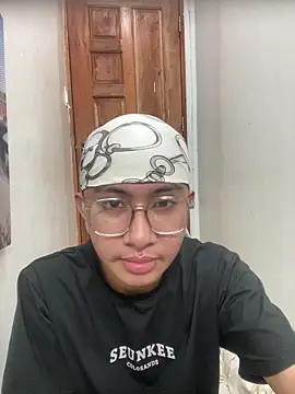 Snapshot of asiantwink0000 chatting on February 7, 2026, 9:18 pm asiantwink0000 online show from February 7, 2026, 9:18 pm