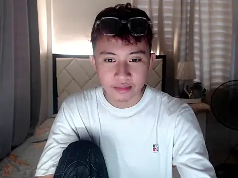 Snapshot of asiantwink0000 chatting on February 11, 2026, 2:05 am asiantwink0000 online show from February 11, 2026, 2:05 am