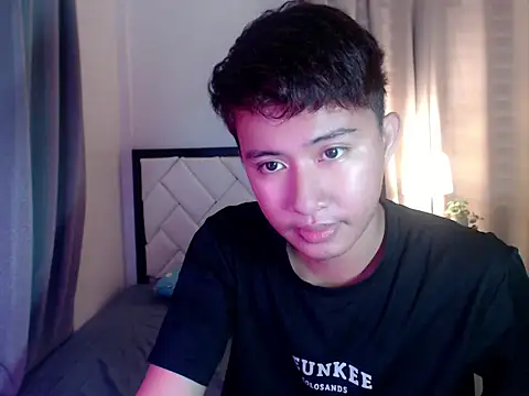 Snapshot of asiantwink0000 chatting on February 18, 2026, 8:32 am asiantwink0000 online show from February 18, 2026, 8:32 am