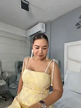 Snapshot of AnnaJaimes chatting on April 9, 2026, 11:54 pm AnnaJaimes online show from April 9, 2026, 11:54 pm