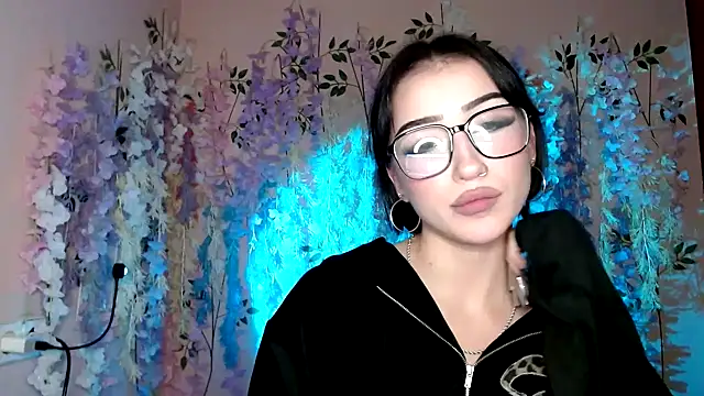 Snapshot of Sweeet_Sss chatting on November 28, 2025, 3:25 pm Sweeet Sss online show from November 28, 2025, 3:25 pm