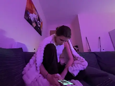 lucyx xx online show from February 8, 2026, 8:01 pm