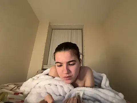 lucyx xx online show from March 1, 2026, 7:27 pm