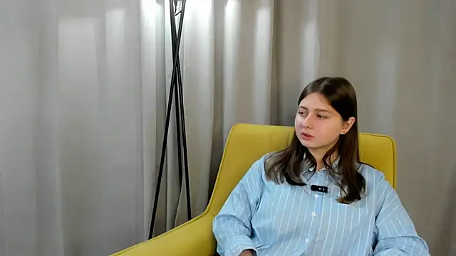 SophiaHalligan online show from November 28, 2025, 8:17 am