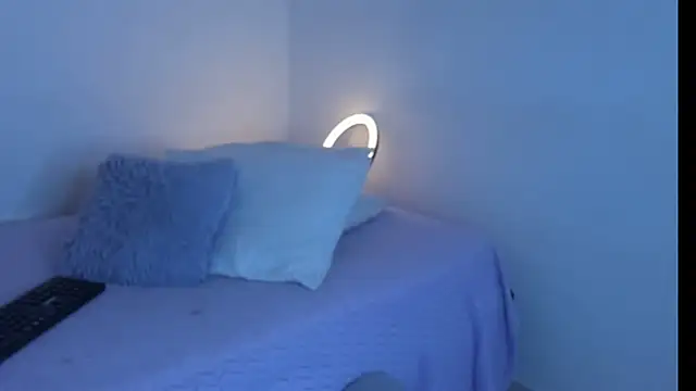 violetaebony online show from December 15, 2025, 10:52 am