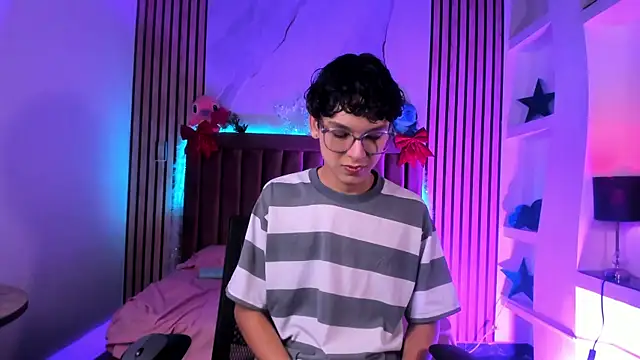 SthepanodiMonaco online show from December 13, 2025, 7:53 pm