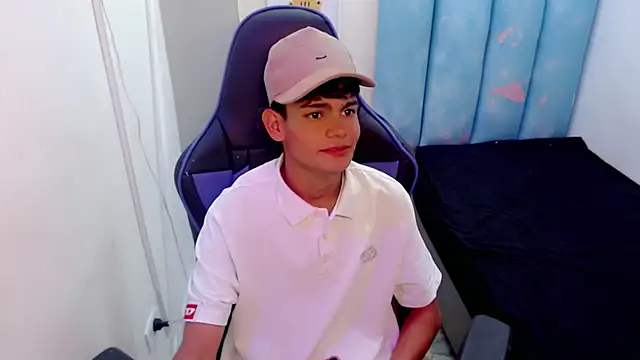 Snapshot of Lil_babyyy_ chatting on November 28, 2025, 4:15 am Lil babyyy online show from November 28, 2025, 4:15 am