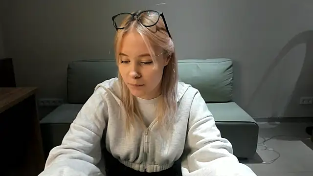 Snapshot of AunclreaVache chatting on November 29, 2025, 10:18 am AunclreaVache online show from November 29, 2025, 10:18 am