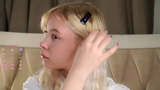 AunclreaVache online show from February 16, 2026, 1:18 pm