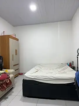 Lillith Bloom online show from April 16, 2026, 12:17 pm