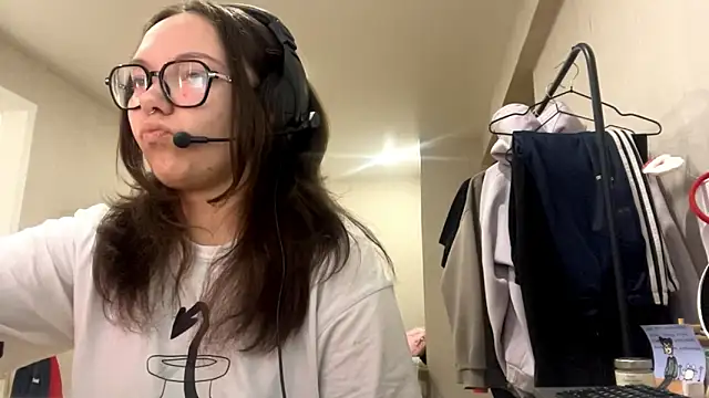 Snapshot of KerriMcbreen chatting on November 29, 2025, 6:16 am KerriMcbreen online show from November 29, 2025, 6:16 am