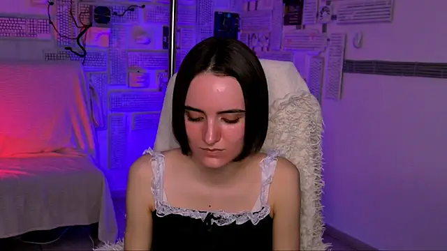 KateWillows online show from April 8, 2026, 4:56 am