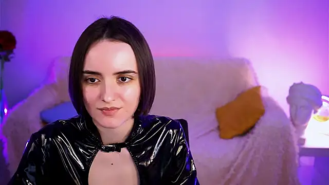 KateWillows online show from April 13, 2026, 5:02 am