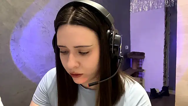 AngeliqueSulima online show from December 17, 2025, 2:34 pm