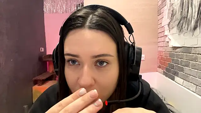 AngeliqueSulima online show from December 20, 2025, 2:13 pm