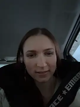 ZaraHill online show from December 21, 2025, 2:51 am