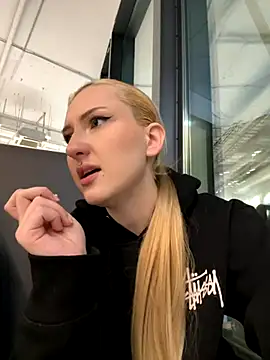 Snapshot of SenyaVibes chatting on November 30, 2025, 2:10 pm SenyaVibes online show from November 30, 2025, 2:10 pm