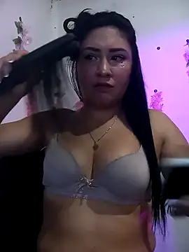 Emy cutee online show from March 18, 2026, 1:03 pm