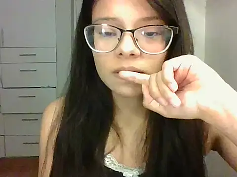 Snapshot of omifresita chatting on March 27, 2026, 2:17 pm omifresita online show from March 27, 2026, 2:17 pm