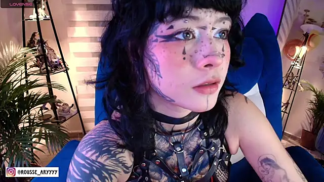 Snapshot of AryRousse chatting on June 17, 2026, 2:36 am AryRousse online show from June 17, 2026, 2:36 am