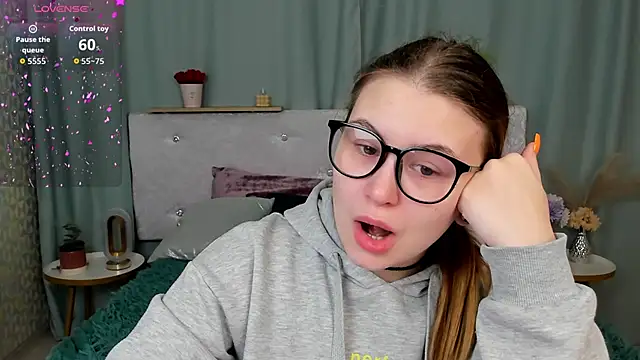 MilanaXHoney online show from February 19, 2026, 1:01 am