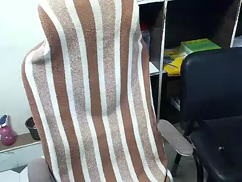 TwinklyBasket897 online show from December 3, 2025, 3:21 pm