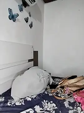 Snapshot of Emely_kis_ chatting on December 4, 2025, 3:32 pm Emely kis online show from December 4, 2025, 3:32 pm