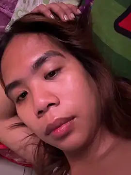 Snapshot of Margaux4U chatting on April 12, 2026, 10:48 pm Margaux4U online show from April 12, 2026, 10:48 pm