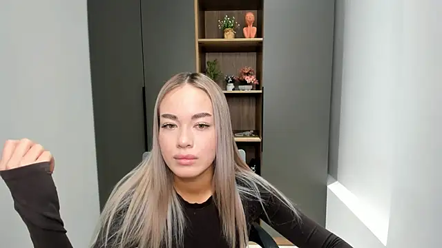 DorrisGranucci online show from December 2, 2025, 6:08 am