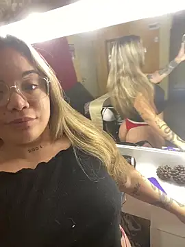 Lindalatina2001 online show from April 14, 2026, 2:28 am