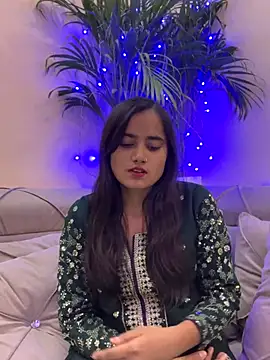 Snapshot of cute-kh chatting on December 1, 2025, 7:13 am cute-kh online show from December 1, 2025, 7:13 am