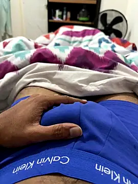 Snapshot of DipKing chatting on December 1, 2025, 5:18 pm DipKing online show from December 1, 2025, 5:18 pm