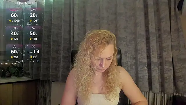 LanaLight x online show from April 10, 2026, 8:35 pm