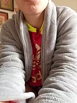 gatitachula93 online show from April 8, 2026, 11:32 am