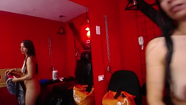 Snapshot of painwithoutpity chatting on December 4, 2025, 12:14 pm painwithoutpity online show from December 4, 2025, 12:14 pm