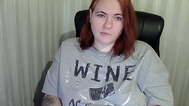 LisaLeon online show from December 1, 2025, 3:06 pm