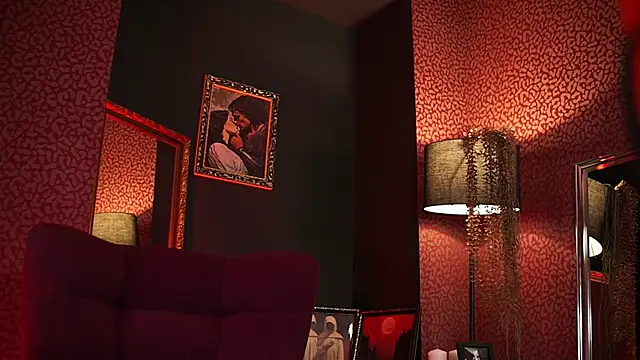 Snapshot of Roxa_Lana chatting on June 20, 2026, 1:47 pm Roxa Lana online show from June 20, 2026, 1:47 pm