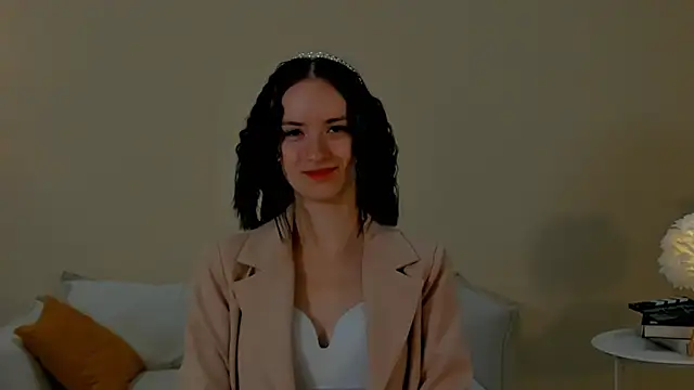 LeonilaNed online show from December 2, 2025, 7:36 am