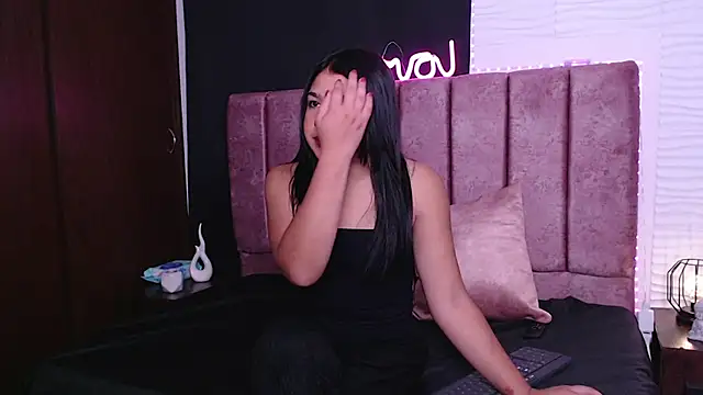 isarose01 online show from December 4, 2025, 12:36 pm