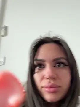 Snapshot of SiennaLuxexx chatting on February 19, 2026, 12:01 pm SiennaLuxexx online show from February 19, 2026, 12:01 pm